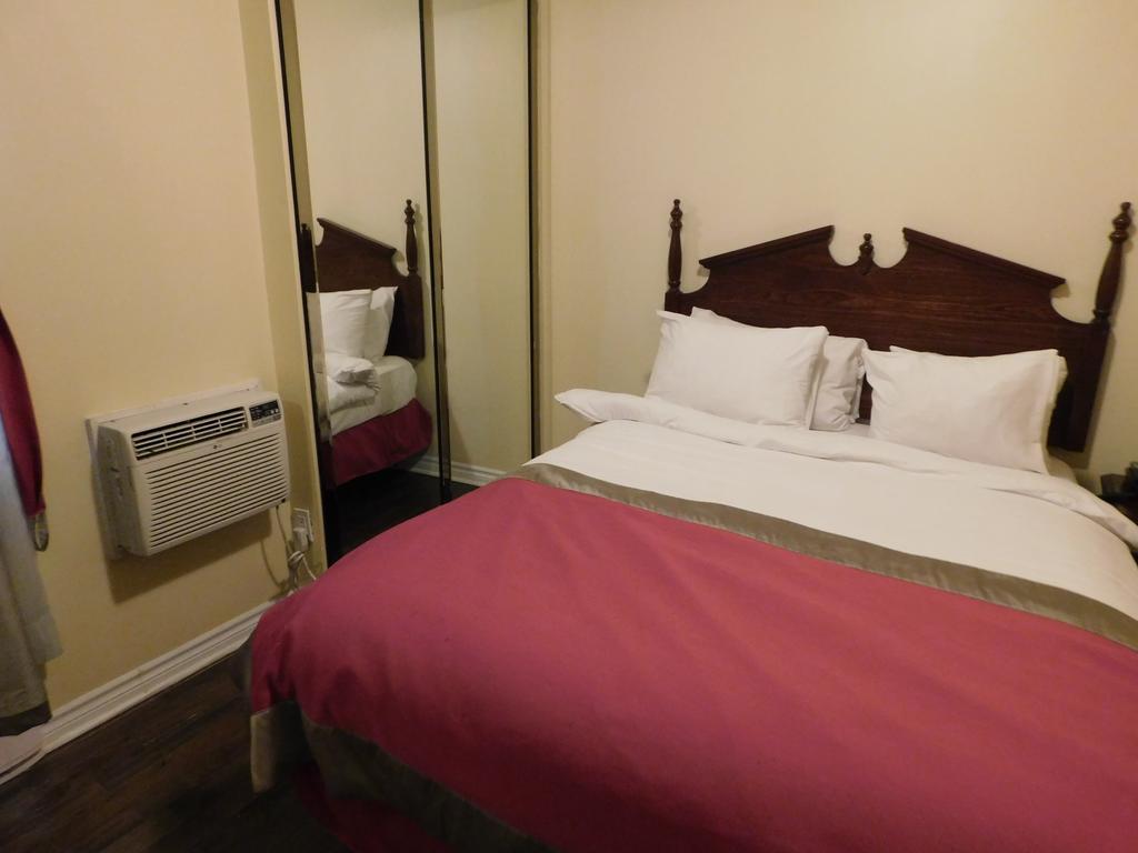 Hotel A2K Montreal Exterior photo